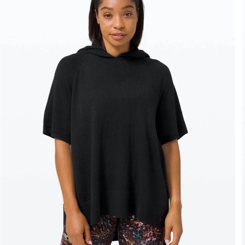 LULULEMON Opened Up Poncho Black